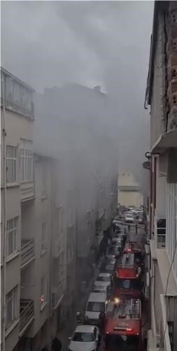 ELAZIĞ’DA METRUK BİNADA YANGIN