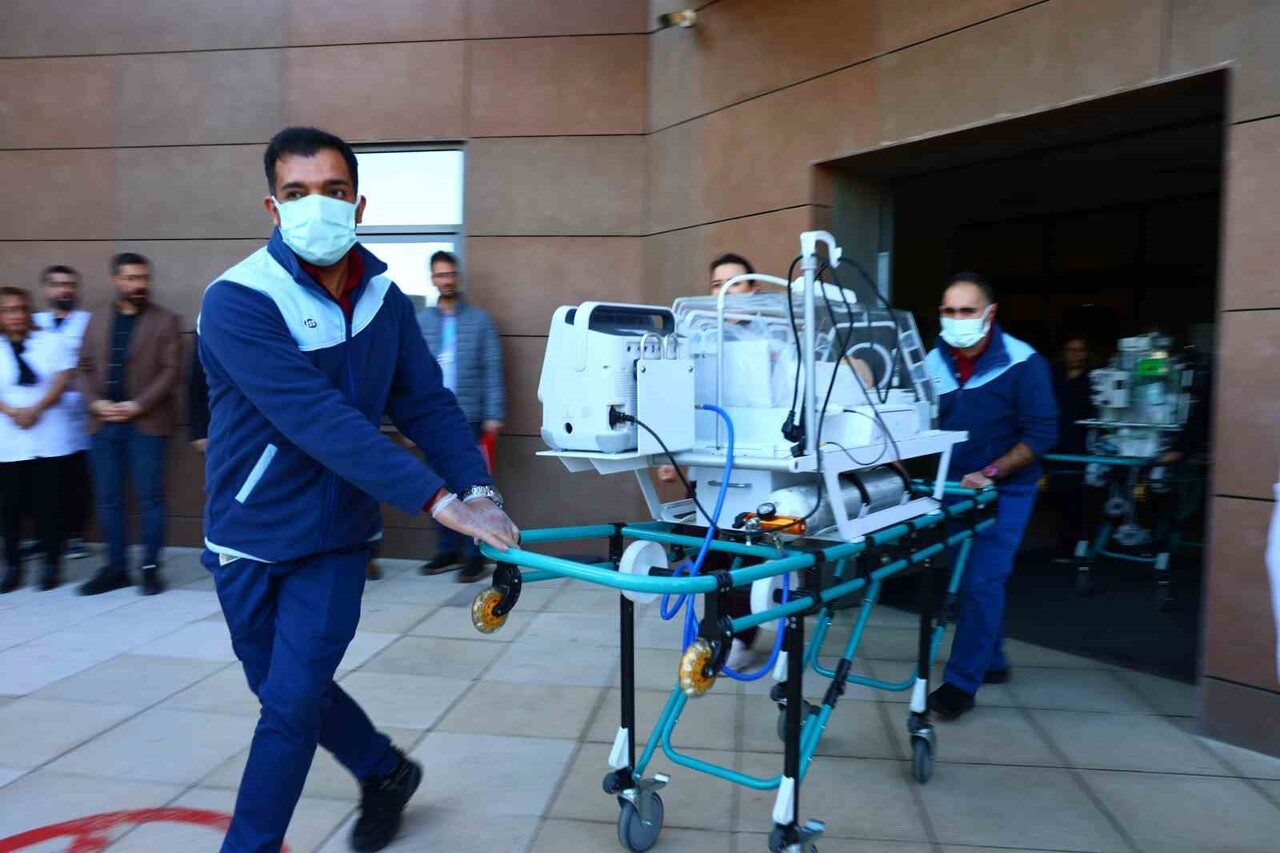 ELAZIĞ FETHİ SEKİN ŞEHİR HASTANESİ’NDE DEPREM VE YANGIN TATBİKATI GERÇEKLEŞTİRİLDİ. EKİPLER...