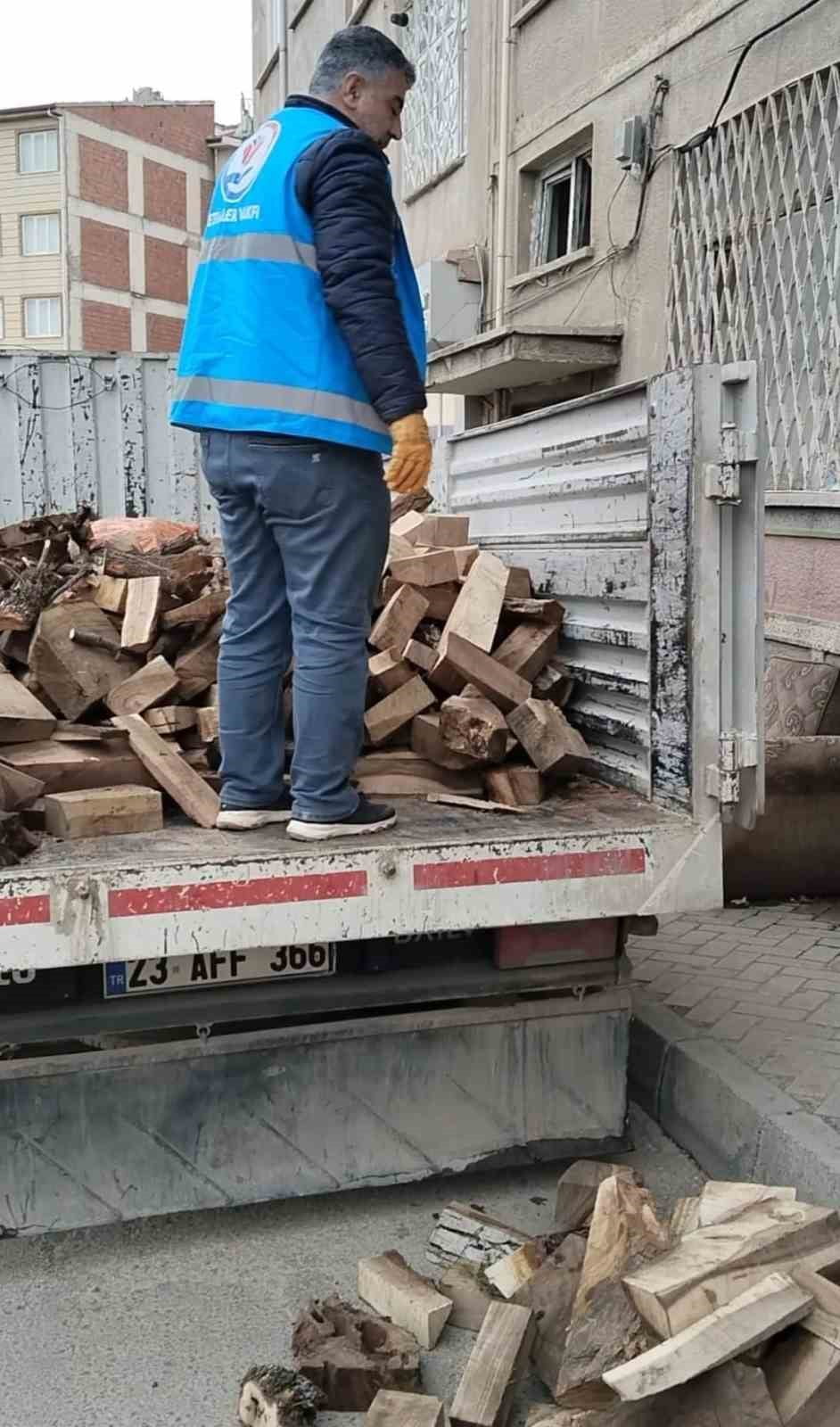 ELAZIĞ YETİMLER VAKFI, KIŞ AYLARININ YAKLAŞMASIYLA BİRLİKTE YETİM AİLELERİN ISINMA İHTİYACINI...