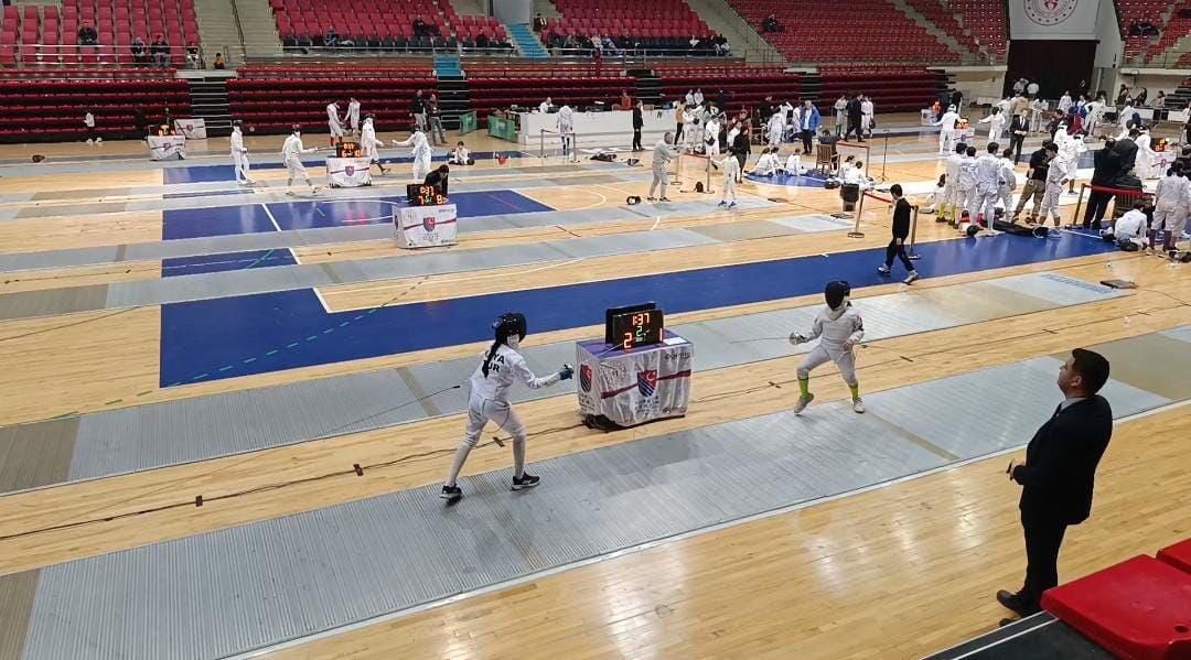 ELAZIĞLI ELİF REYYAN ESKRİMDE TÜRKİYE ŞAMPİYONU