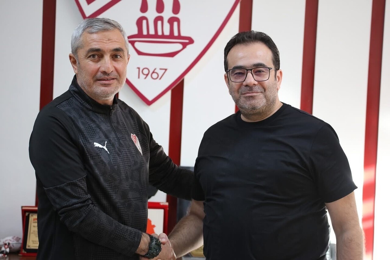 ELAZIĞSPOR’DA TEKNİK DİREKTÖR MUSTAFA SARIGÜL(SOLDA) İLE YOLLAR AYRILDI