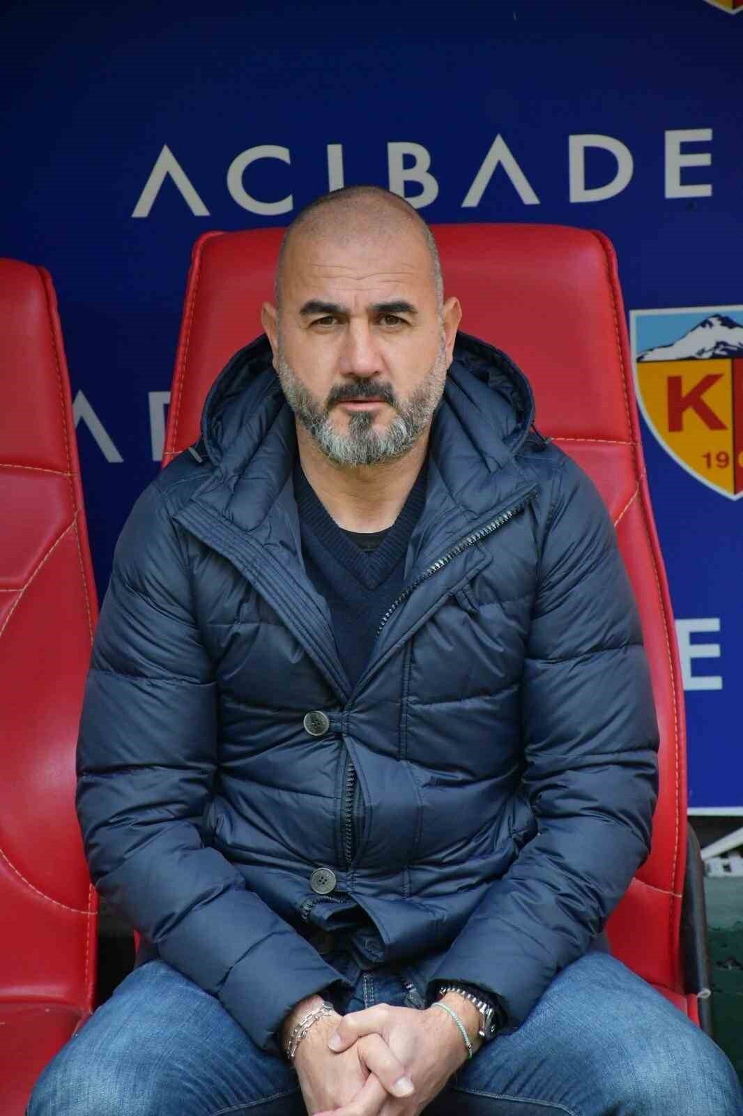 ERCİYES 38 FUTBOL KULÜBÜ, TEKNİK DİREKTÖR GÖKHAN ÜNAL İLE KARŞILIKLI ANLAŞILARAK YOLLARINI...