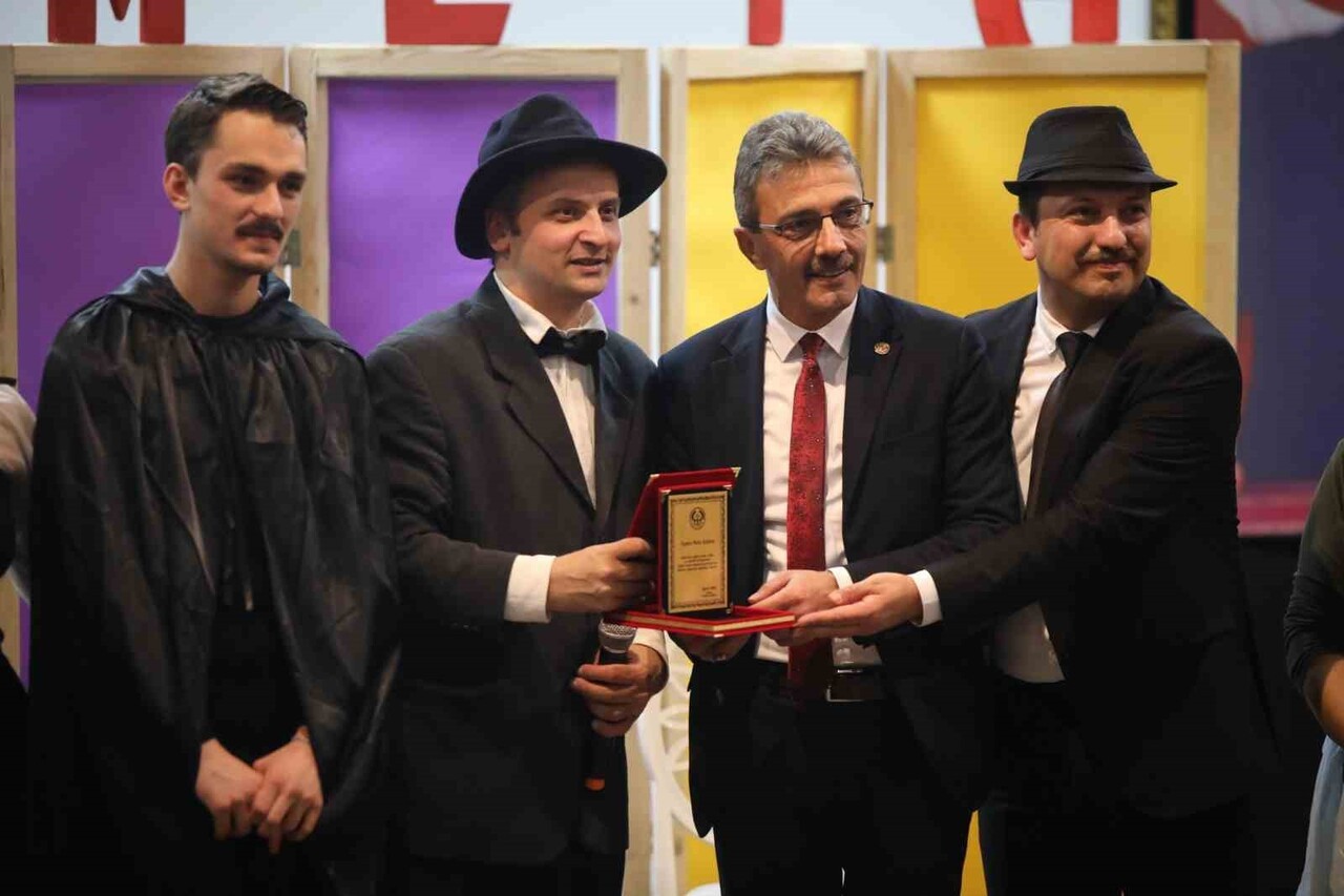 ERENLER'DE KÜLTÜR SANAT ETKİNLİKLERİ KAPSAMINDA "FADIL & FAİK YANLIŞ ANLAMA" ADLI TİYATRO OYUNU...