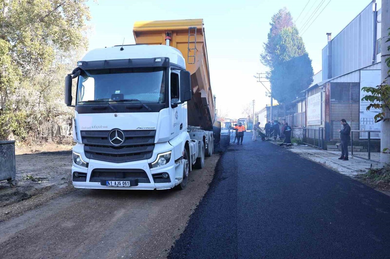 ERENLER BELEDİYESİ, İLÇE GENELİNDE ULAŞIM ALTYAPISINI GÜÇLENDİRMEK VE VATANDAŞLARA DAHA KONFORLU...