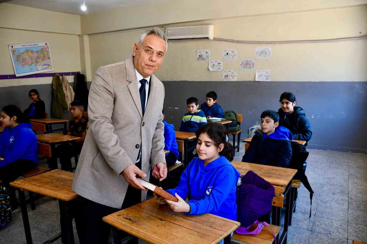 EROĞLU VE DOĞRU, ÖĞRENCİLERE KUR’AN-I KERİM HEDİYE ETTİ