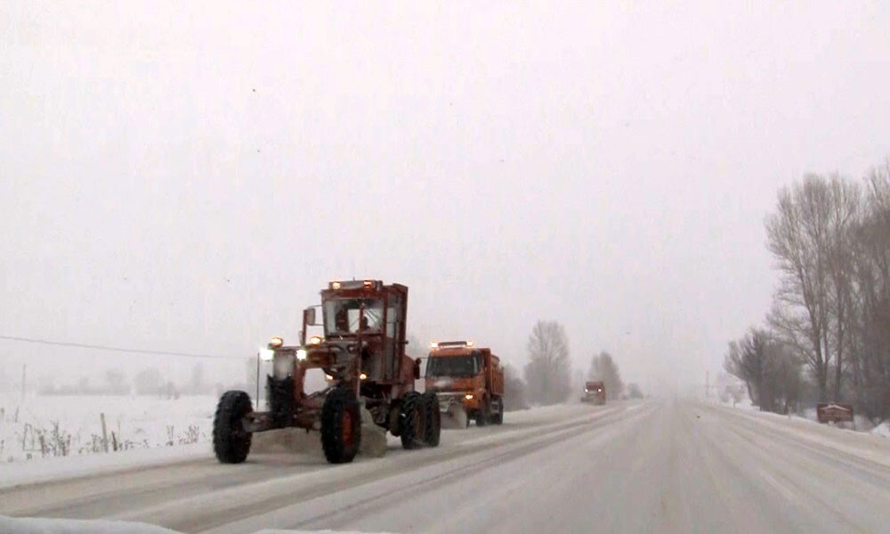 ERZİNCAN'IN YÜKSEK KESİMLERİNDE KAR YAĞIŞI GÖRÜLDÜ. HAVA SICAKLIĞI SIFIR DERECENİN ALTINA...