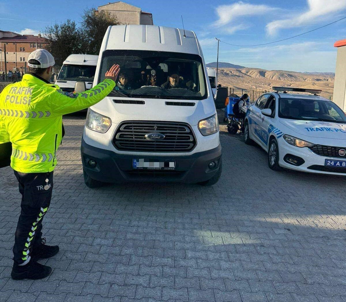 ERZİNCAN’DA SERVİS ARAÇLARINA DENETİM