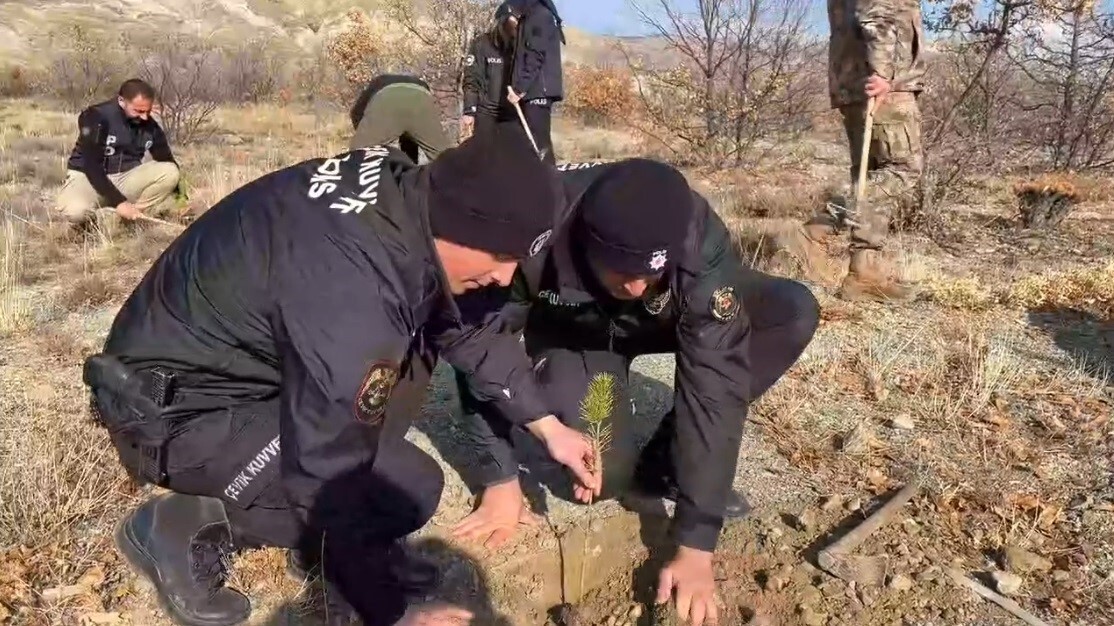 ERZİNCAN EMNİYET MÜDÜRLÜĞÜ 600 FİDANI TOPRAKLA BULUŞTURDU