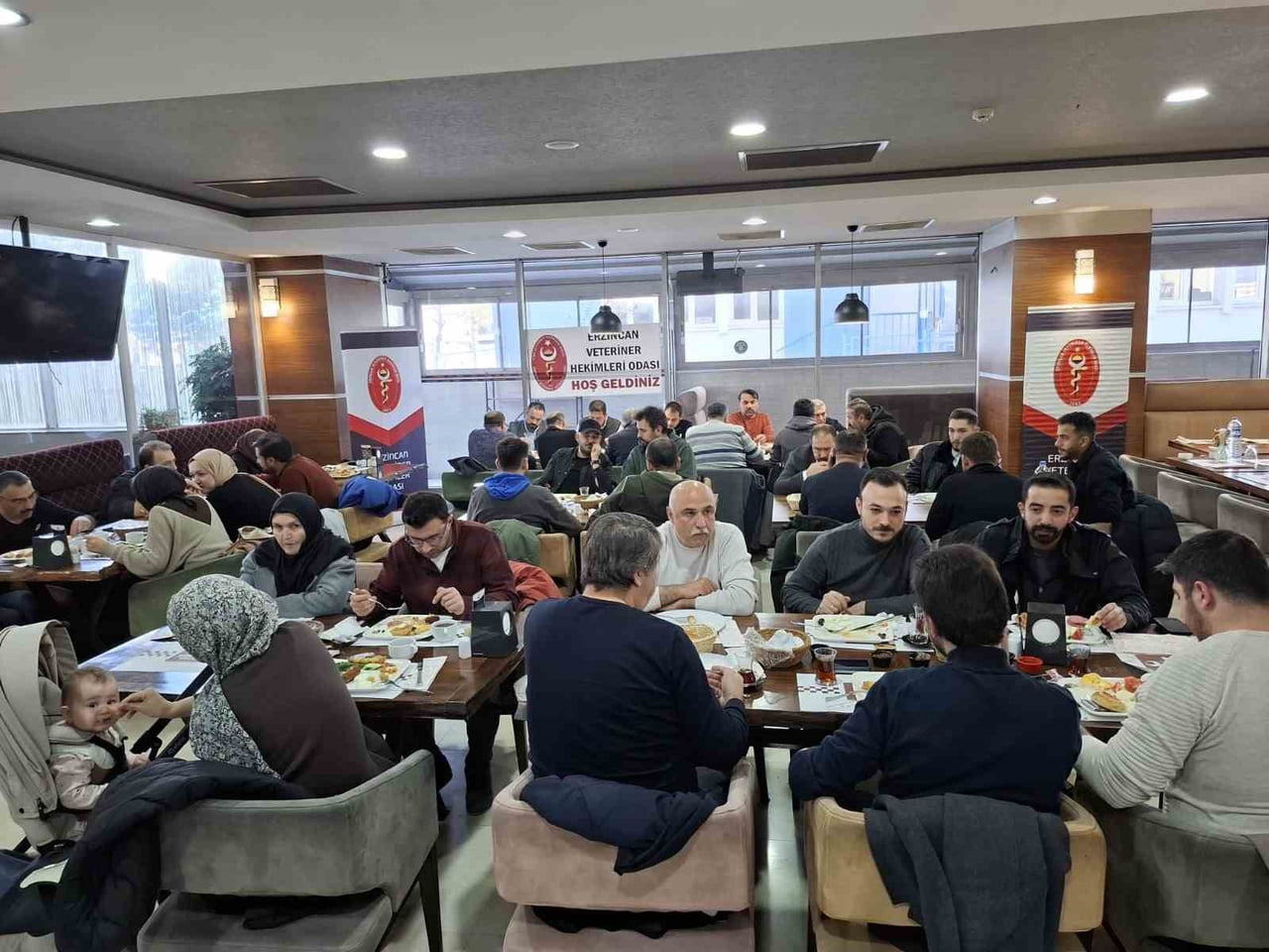 ERZİNCAN VETERİNER HEKİMLER ODASI’NIN EV SAHİPLİĞİNDE DÜZENLENEN TOPLANTIDA, KLİNİSYEN VETERİNER...