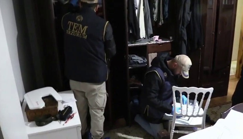 ERZURUM'DA POLİSİN YAPTIĞI OPERASYONDA, FETÖ TERÖR ÖRGÜTÜNÜN, ORTA ÖĞRETİM VE LİSE ÖĞRENCİLERİNDEN...