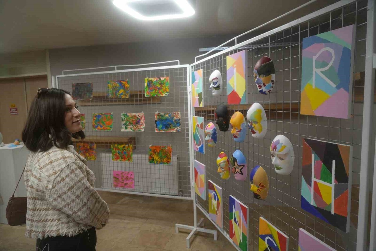 ERZURUM’DA 4 AY SÜREN ETKİNLİK SONUNDA ÖZEL GEREKSİNİMLİ 12 KIZ ÇOCUĞUNUN YAPTIĞI ESER MUZ...