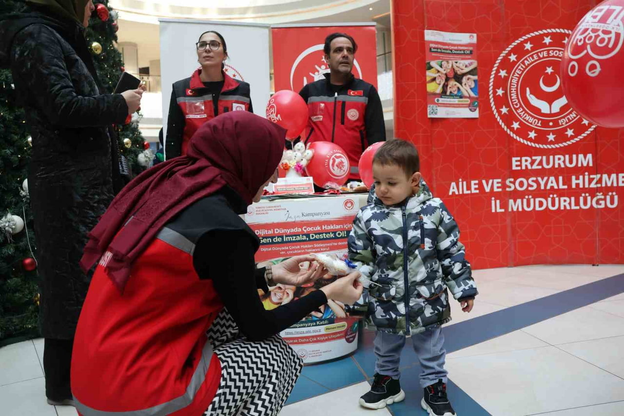 ERZURUM’DA AİLE VE SOSYAL HİZMETLER İL MÜDÜRLÜĞÜ TARAFINDAN “DİJİTAL DÜNYADA ÇOCUK HAKLARI”...