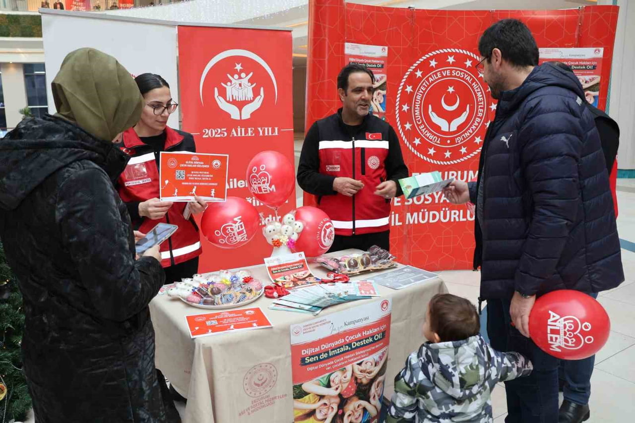 ERZURUM’DA AİLE VE SOSYAL HİZMETLER İL MÜDÜRLÜĞÜ TARAFINDAN “DİJİTAL DÜNYADA ÇOCUK HAKLARI”...