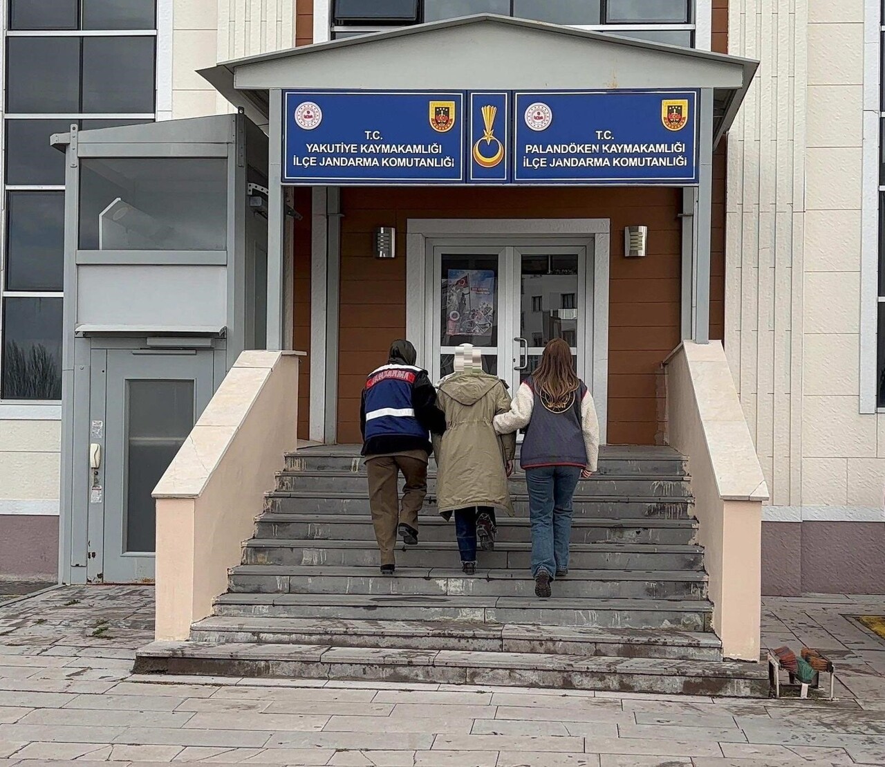 ERZURUM’DA HAKLARINDA YAKALANA KARARI BULUNAN 2 FETÖ/PDY ÜYESİ YAKALANDI.