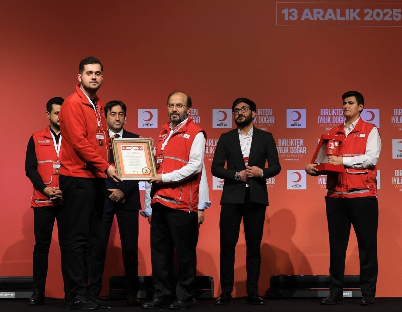 ERZURUM KIZILAY ŞUBESİ, İSTANBUL'DA DÜZENLENEN ŞUBE KURULTAYI'NDAN 3 ÖDÜLLE DÖNDÜ.