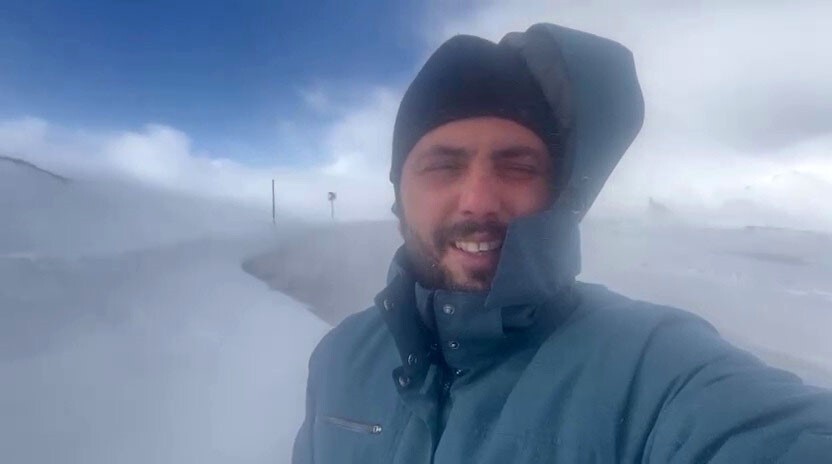 ERZURUM-TEKMAN KARAYOLU PALANDÖKEN GEÇİDİNDE KAR VE TİPİ ULAŞIMI OLUMSUZ YÖNDE ETKİLEDİ.