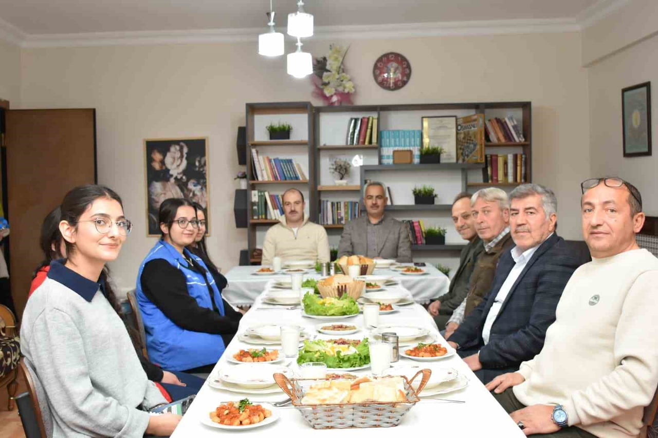 ERZURUM’UN OLTU İLÇESİNDE GENÇLİK MERKEZİ KOORDİNATÖRLÜĞÜ BÜNYESİNDE FAALİYET GÖSTEREN GASTRONOMİ...