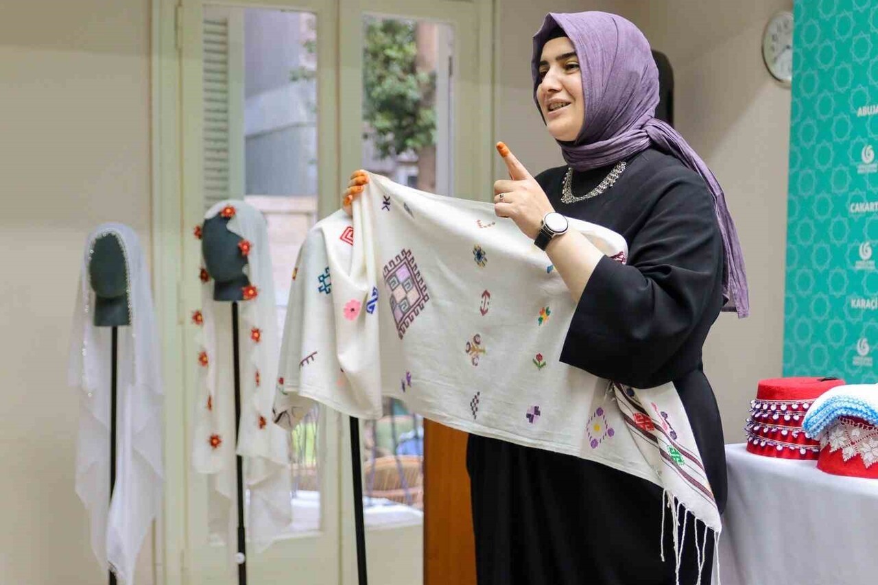 ERZURUM’UN OLUR İLÇESİNE BAĞLI ORMANAĞZI KÖYÜ’NDE EL EMEĞİYLE DOKUNAN GELENEKSEL KARNAVAS BEZİ...