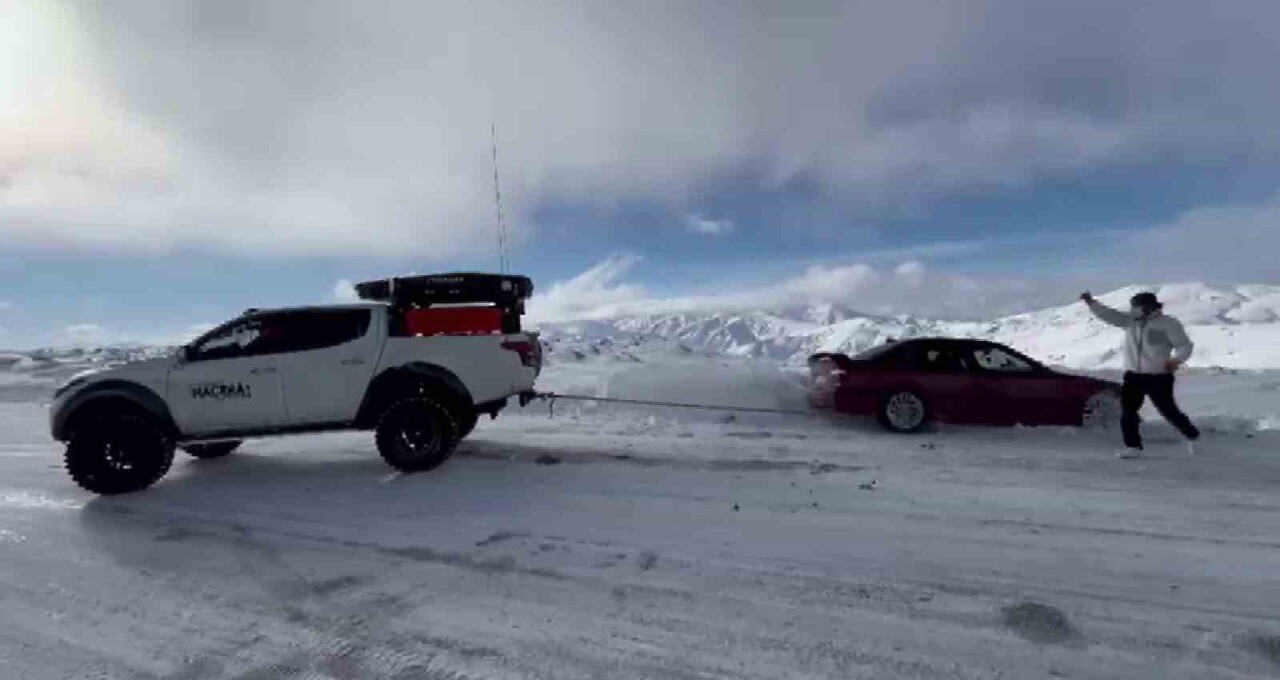ERZURUM’UN YÜKSEK KESİMLERİNDE ETKİLİ OLAN SOĞUK HAVA VE KAR YAĞIŞI ZAMAN ZAMAN ULAŞIMDA AKSAMALAR...