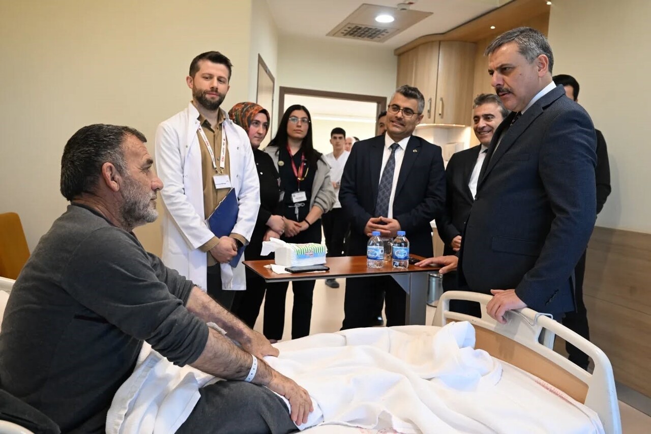 ERZURUM VALİSİ MUSTAFA ÇİFTÇİ, ERZURUM ŞEHİR HASTANESİ KARDİYOLOJİ SERVİSİ’NDE TEDAVİ GÖRMEKTE...