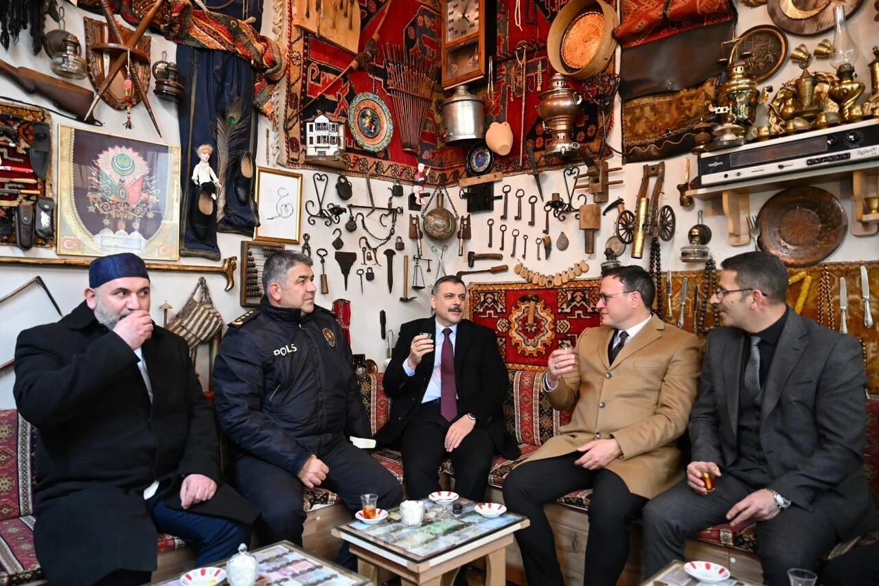 ERZURUM VALİSİ MUSTAFA ÇİFTÇİ, KENTİN KÖKLÜ TİCARET GELENEĞİNİN YAŞATILDIĞI BAT PAZARI ÇARŞISI’NDA...