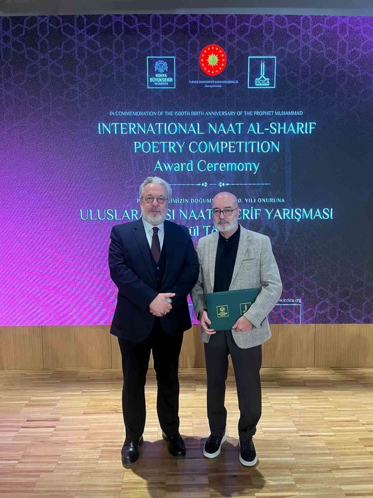 ERZURUMLU ŞAİR-YAZAR YAŞAR BAYAR, ULUSLARARASI NAAT-I ŞERİF YARIŞMASINDA ÖDÜL ALARAK HEMŞERİLERİNİ...