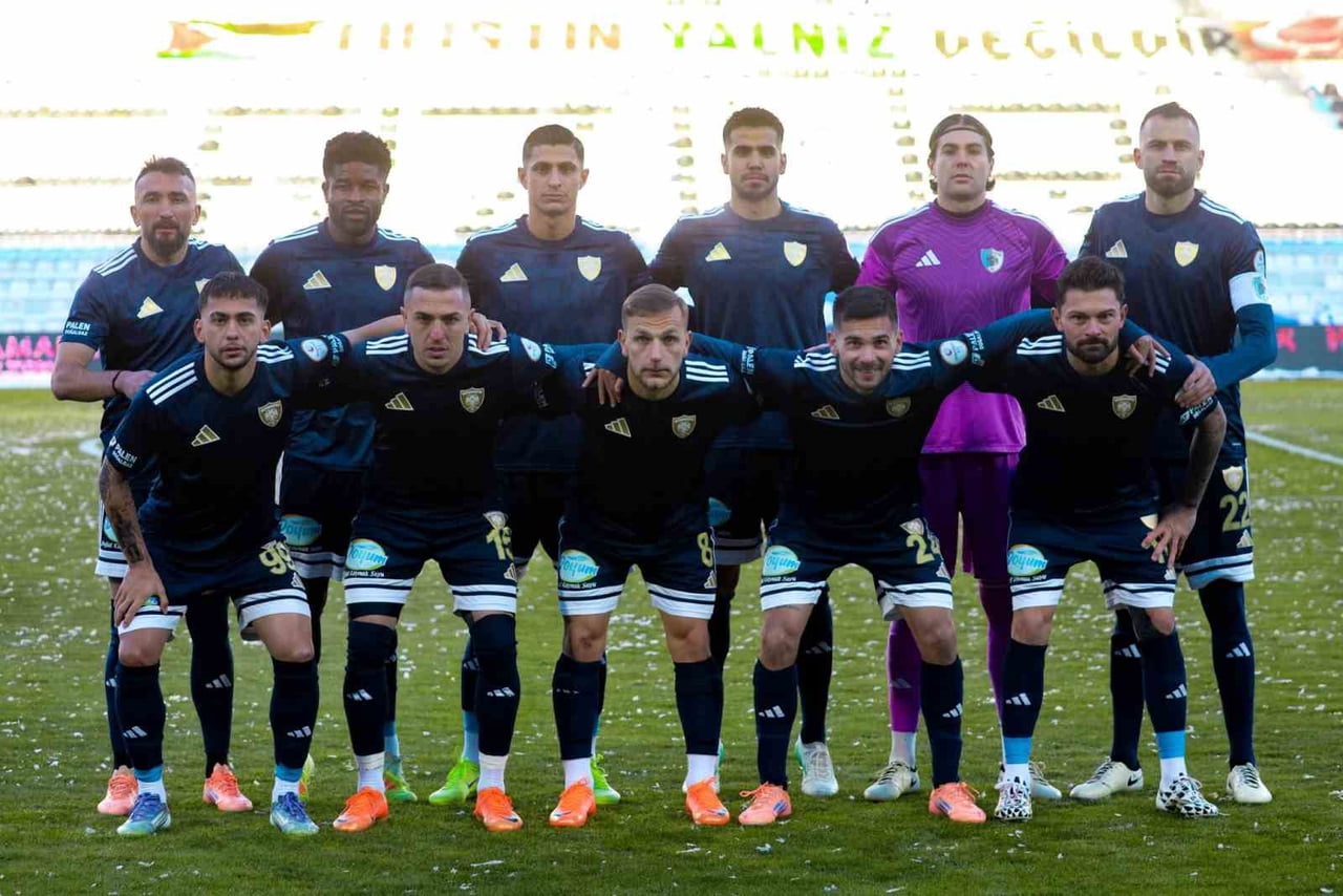 ERZURUMSPOR FK, LİGİN İLK YARI MAÇLARININ ARDINDAN 3 OCAK CUMARTESİ GÜNÜNE KADAR FUTBOLCULARA İZİN...