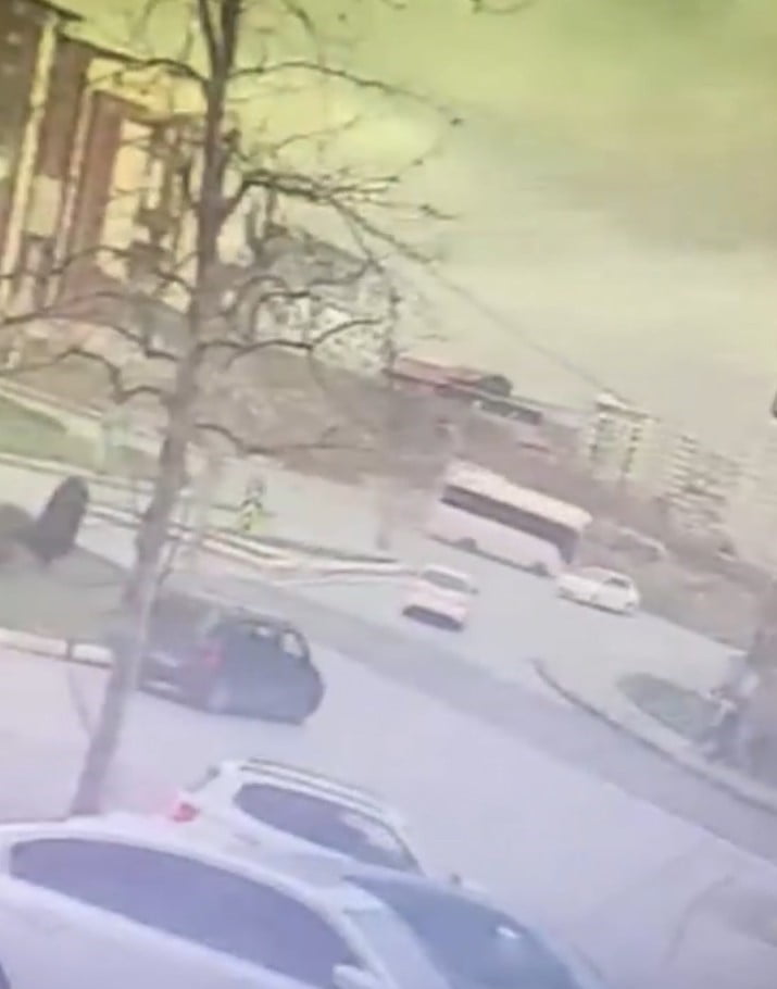 ESENYURT'TA 4 KİŞİNİN ÖLDÜĞÜ KAZANIN GÜVENLİK KAMERASI GÖRÜNTÜLERİ ORTAYA ÇIKTI