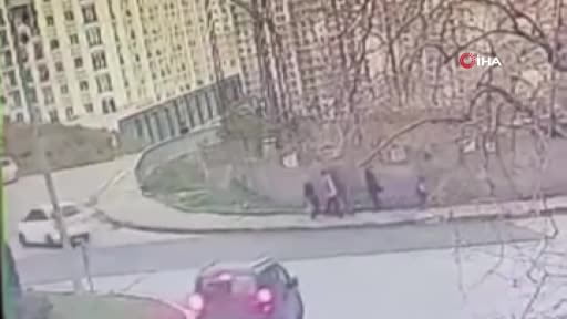 Esenyurt'ta 5 kişinin hayatını kaybettiği servis faciasının yeni görüntüleri ortaya...