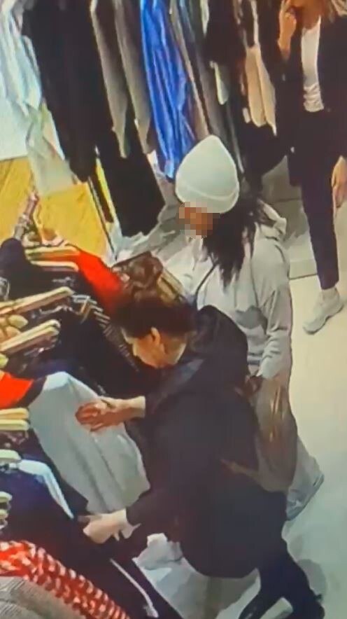 ESENYURT'TA KILIKTAN KILIĞA GİREN KADIN HIRSIZ, MÜŞTERİ KILIĞINDA GEZDİĞİ ALIŞVERİŞ MERKEZLERİNDE...