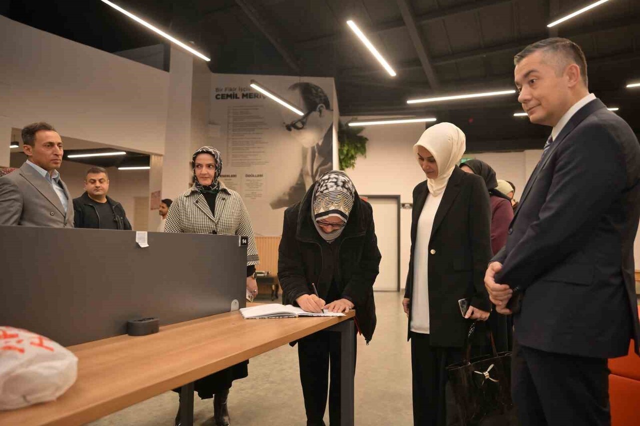 ESENYURT BELEDİYESİ ARALIK AYI KÜLTÜR-SANAT ETKİNLİKLERİ KAPSAMINDA, YAZAR PROF. DR. ÜMİT MERİÇ’İN...