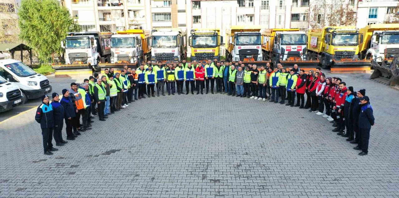 ESENYURT’TA KARLA MÜCADELE ÇALIŞMALARINDA 900 PERSONEL 110 ARAÇ GÖREV ALACAK