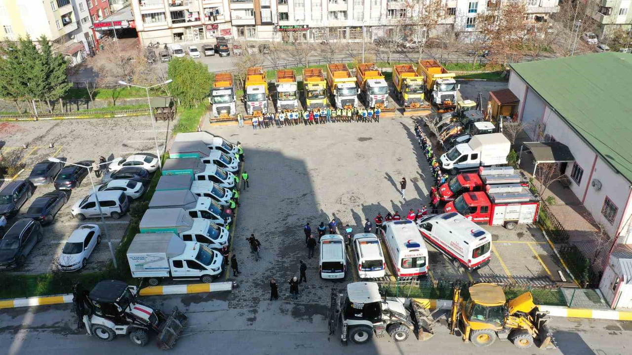 ESENYURT’TA KARLA MÜCADELE ÇALIŞMALARINDA 900 PERSONEL 110 ARAÇ GÖREV ALACAK