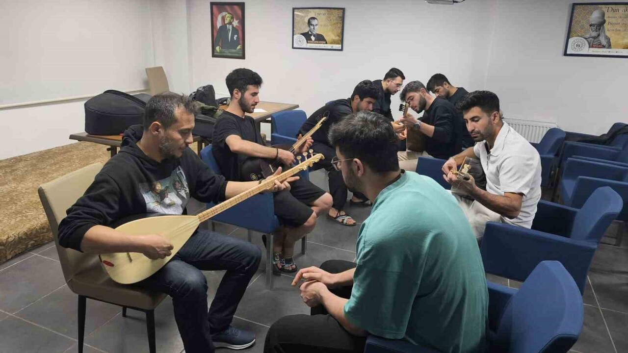 ESKİŞEHİR'DE BULUNAN GÜNDÜZALP ÖĞRENCİ YURDU'NDA SATRANÇ TURNUVASI GERÇEKLEŞTİRİLDİ.