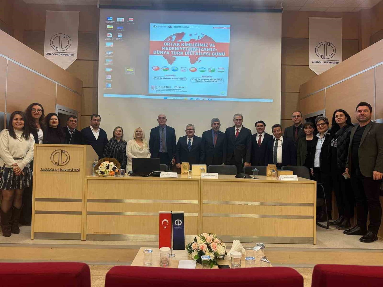 ESKİŞEHİR'DE DÜNYA TÜRK DİLİ AİLESİ GÜNÜ ANISINA DÜZENLENEN "ORTAK KİMLİĞİMİZ VE MEDENİYET...