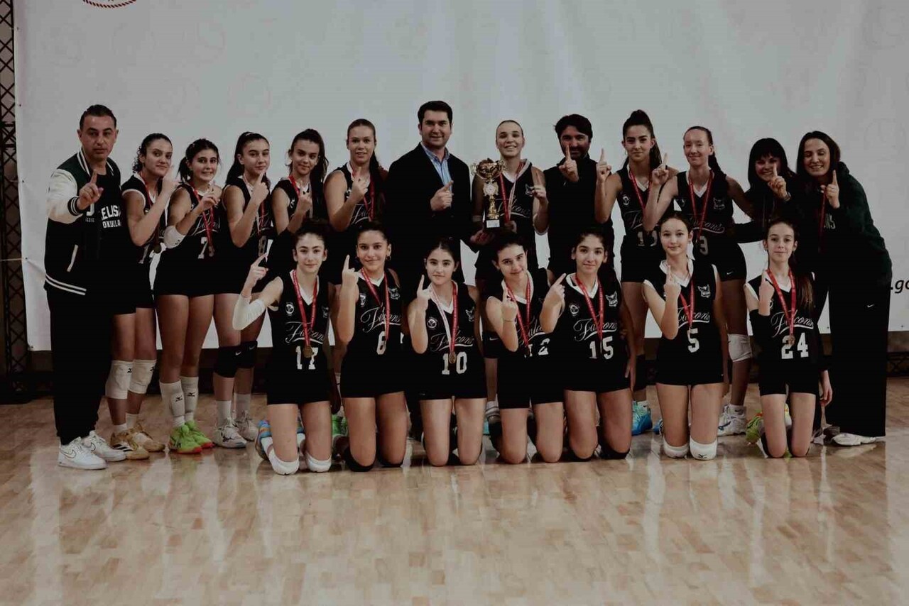 ESKİŞEHİR'DE DÜZENLENEN 'OKUL SPORLARI VOLEYBOL YILDIZ KIZLAR' MÜSABAKALARINDA DERECEYE GİREN...