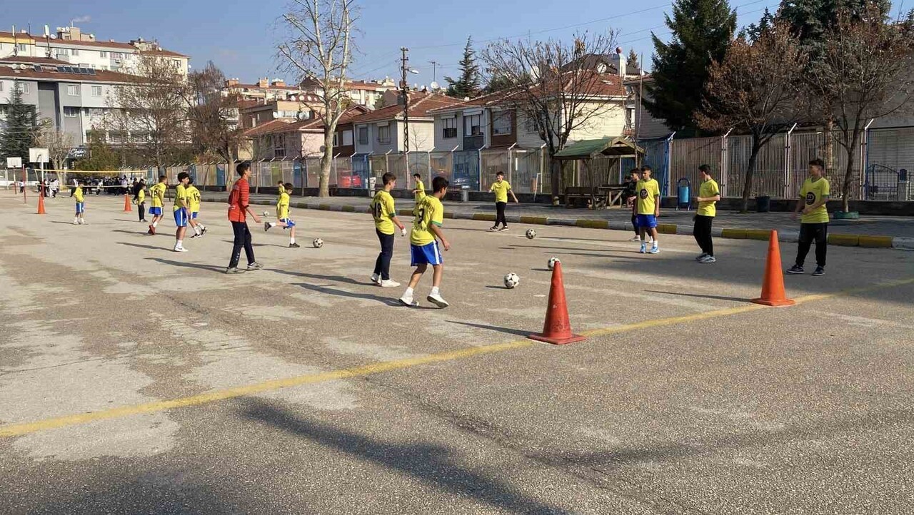 ESKİŞEHİR'DE DÜZENLENEN FUTBOL TURNUVALARINDA ÜST ÜSTE 10 YILDIR ŞAMPİYON OLAN MELAHAT ÜNÜGÜR...