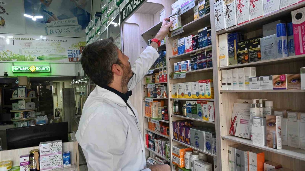 ESKİŞEHİR'DE ECZACI NECMİ YILMAZ, KIŞ AYLARINDA ARTAN VİRAL ENFEKSİYONLARA KARŞI BAĞIŞIKLIĞI...