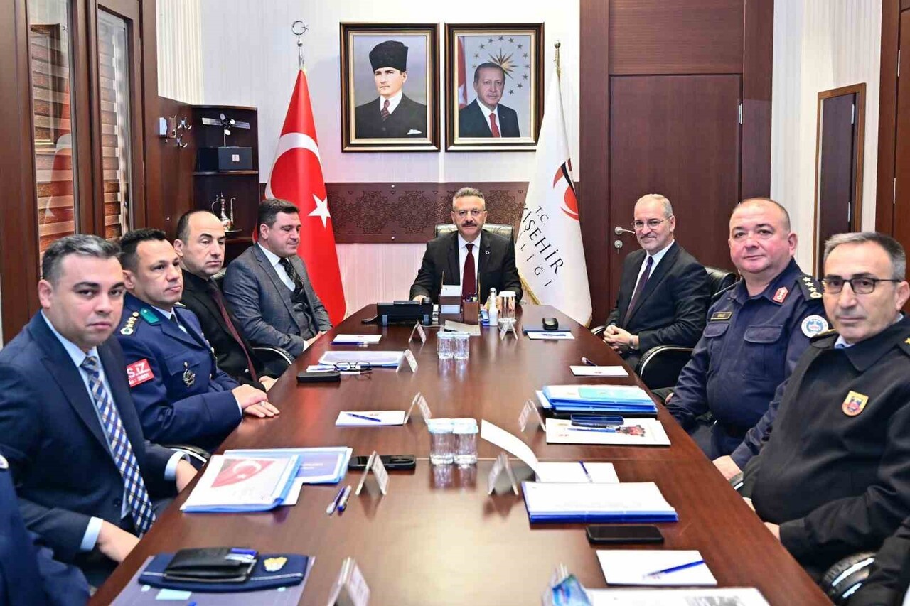 ESKİŞEHİR'DE İL GÜVENLİK VE ASAYİŞ KOORDİNASYON TOPLANTISI VALİ HÜSEYİN AKSOY BAŞKANLIĞINDA...