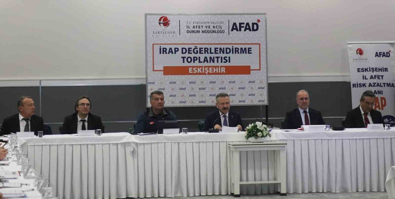 ESKİŞEHİR'DE İNCELEMELERDE BULUNAN AFAD DEPREM VE RİSK AZALTMA GENEL MÜDÜRÜ PROF. DR. ORHAN TATAR...