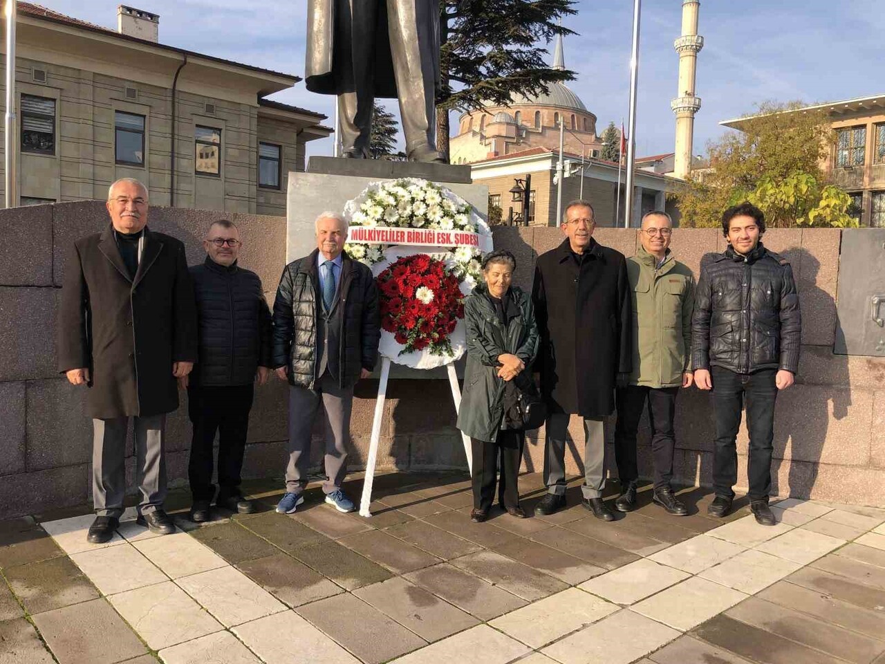 ESKİŞEHİR'DE MÜLKİYELİLER BİRLİĞİ DERNEĞİ'NİN 166'NCI YILI DOLAYISIYLA VİLAYET MEYDANINDA ÇELENK...