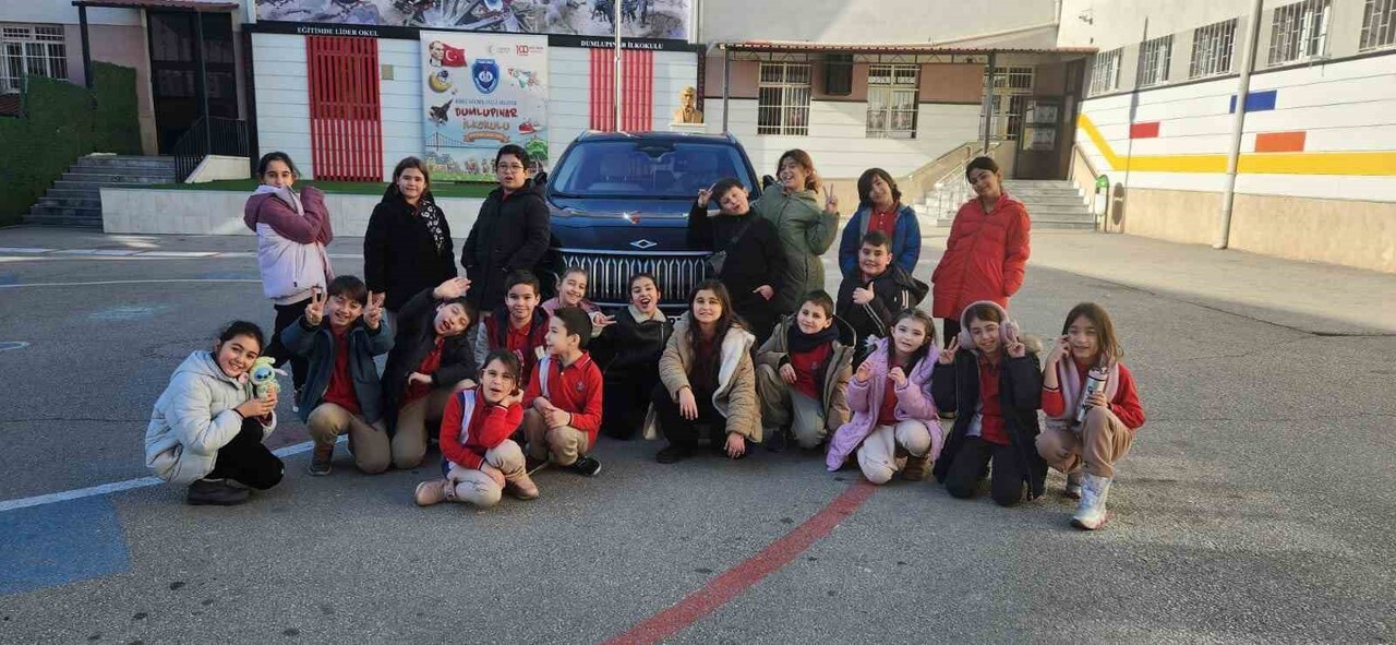 ESKİŞEHİR'DE TUTUM, YATIRIM VE TÜRK MALLARI HAFTASI KAPSAMINDA DUMLUPINAR İLKOKULU ÖĞRENCİLERİNE...