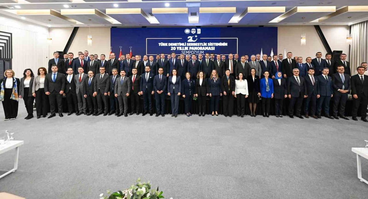 ESKİŞEHİR CUMHURİYET BAŞSAVCISI ÜZEYİR KARAKÜLAH, '20. YILA BÜTÜNCÜL BAKIŞ SEMPOZYUMU'NA KATILIM...