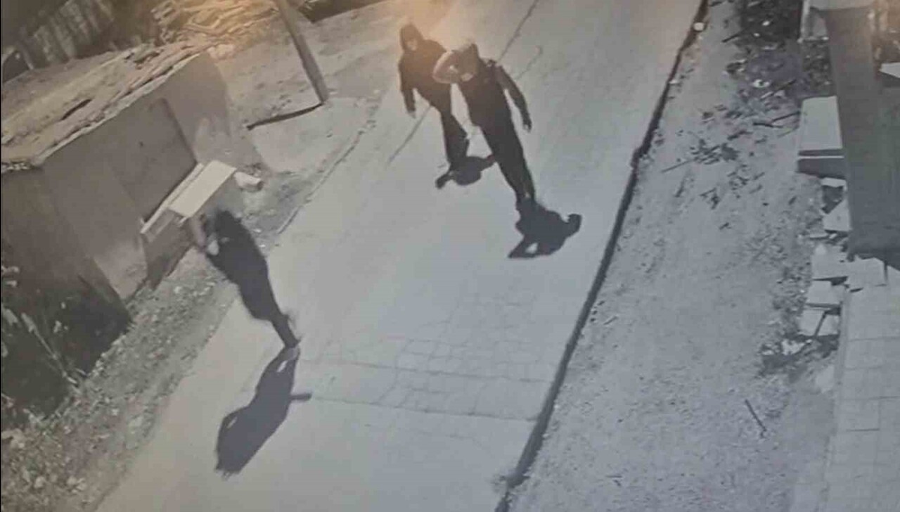 ESKİŞEHİR’DE BİR İKAMETTEN HIRSIZLIK YAPTIĞI TESPİT EDİLEN 5 ŞAHISTAN 4’Ü ÇIKARILDIĞI MAHKEMECE...