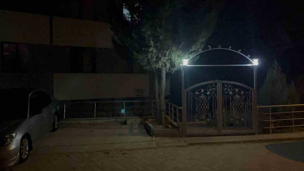 ESKİŞEHİR’DE DÜŞTÜĞÜ İÇİN YARALANAN KADIN HASTANEYE KALDIRILDI