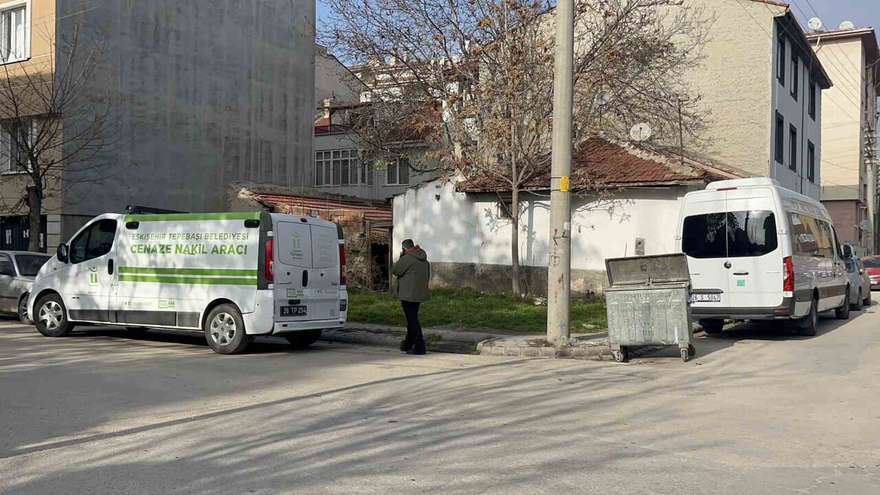 ESKİŞEHİR’DE KENDİSİNDEN 10 GÜNDÜR HABER ALINAMAYAN 74 YAŞINDAKİ S.K. EVİNDE ÖLÜ OLARAK BULUNURKEN...