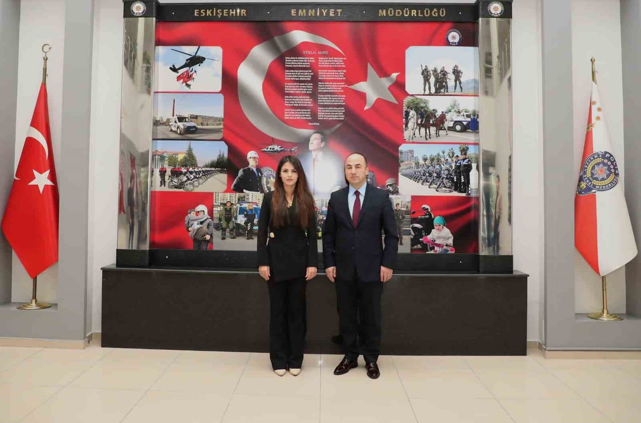 ESKİŞEHİR İL EMNİYET MÜDÜRÜ TOLGA YILMAZ, KENDİSİNİ MAKAMINDA ZİYARET EDEN İNÖNÜ CUMHURİYET...