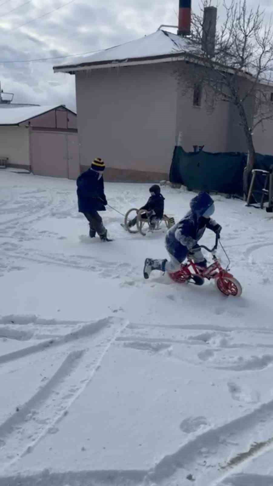 ESKİŞEHİR’İN KIRSAL LÜTFİYE MAHALLESİ’NDE BUZLANMA RİSKİNDEN DOLAYI TATİL OLAN OKULLARINA...