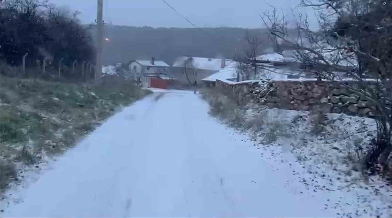 ESKİŞEHİR’İN YÜKSEK KESİMLERİNDE ETKİLİ OLAN KAR YAĞIŞI SONRASI ODUNPAZARI İLÇESİNE BAĞLI...