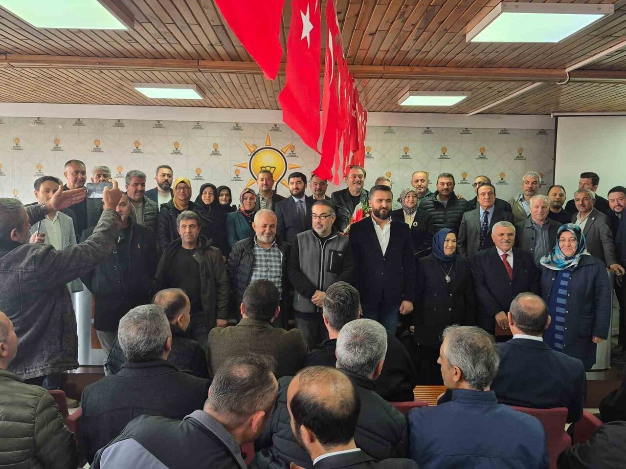 ETİMESGUT AK PARTİ İLÇE BAŞKANLIĞI GÖREVİNE ATANAN YASİN ŞANKAZAN, GÖREVİNE BAŞLADI.